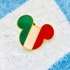 Disney Mickey Mouse Epcot Italy Flag Character Ears Pin Lapel Pin